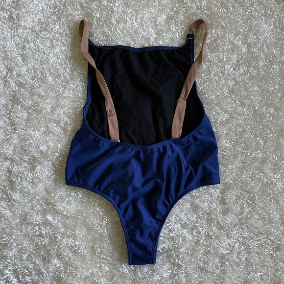 Bikini - Picture 5 of 7